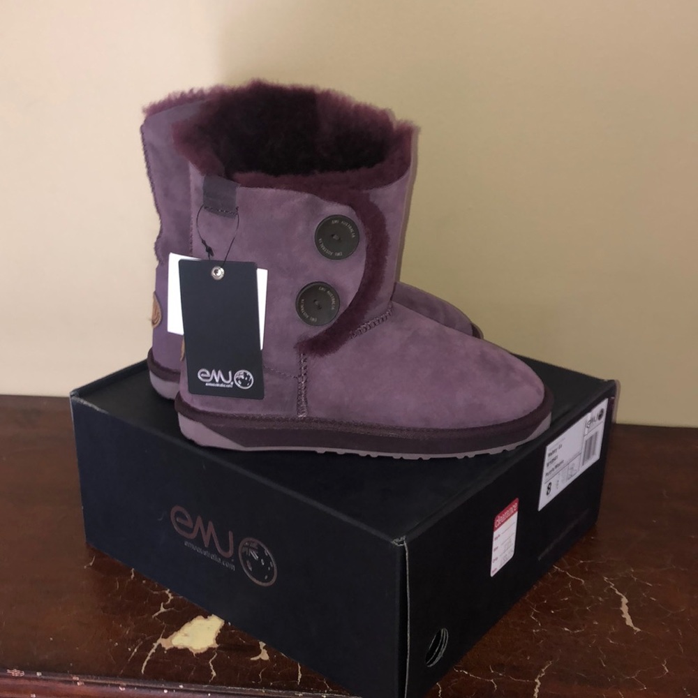 New Emu boots in plum with tags